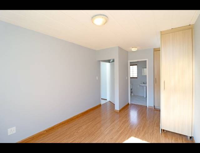 2 BEDROOM APARTMENT FOR SALE IN ROBINDALE